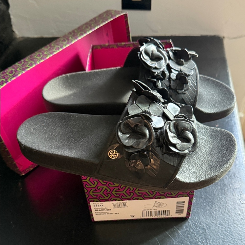 Tory Burch Black Floral Sandals - Picture 1 of 1